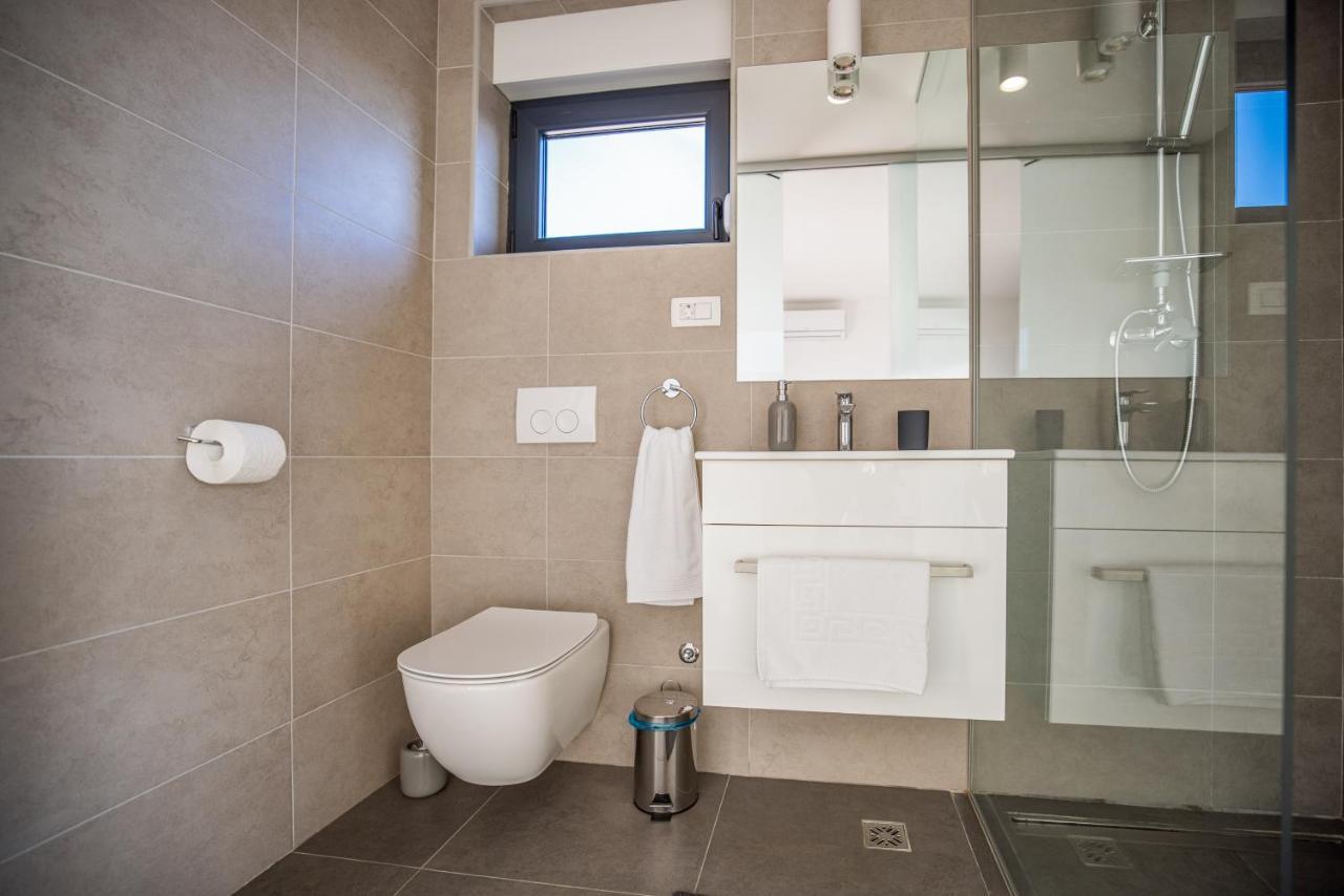 Royal Promons - Heated Pool Villa สตารีกราด-ปาเคลนีซา ภายนอก รูปภาพ