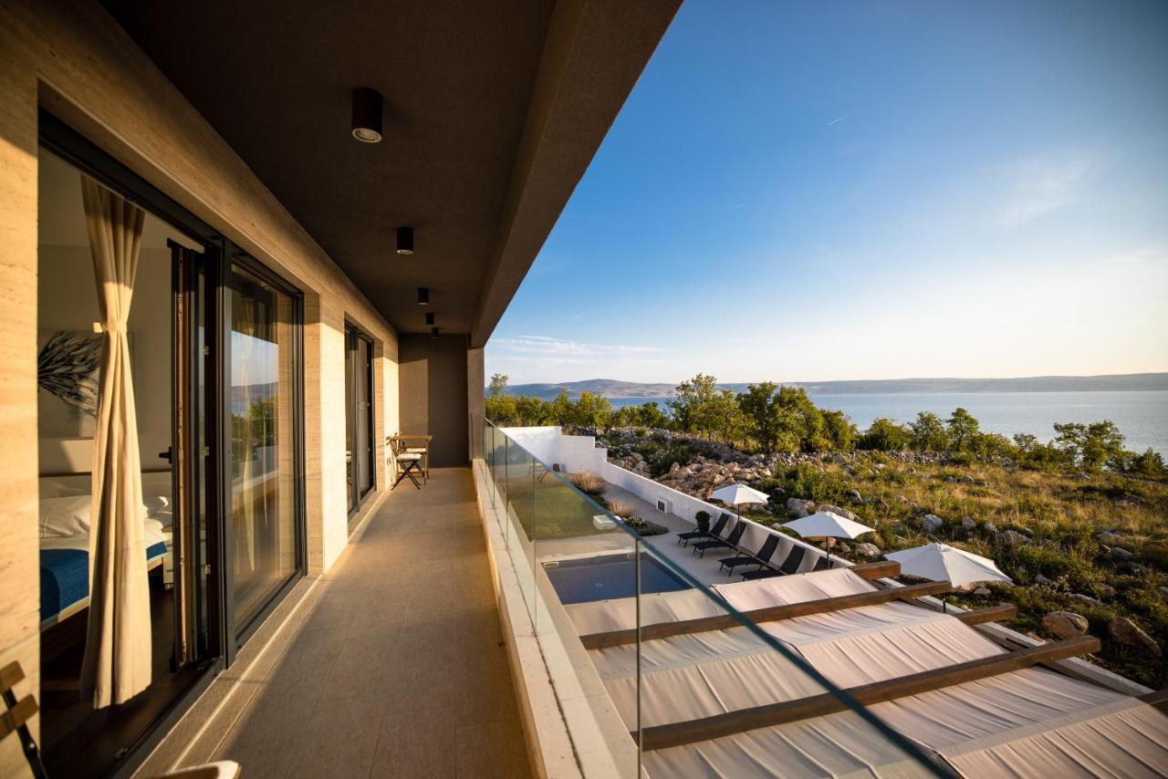 Royal Promons - Heated Pool Villa สตารีกราด-ปาเคลนีซา ภายนอก รูปภาพ