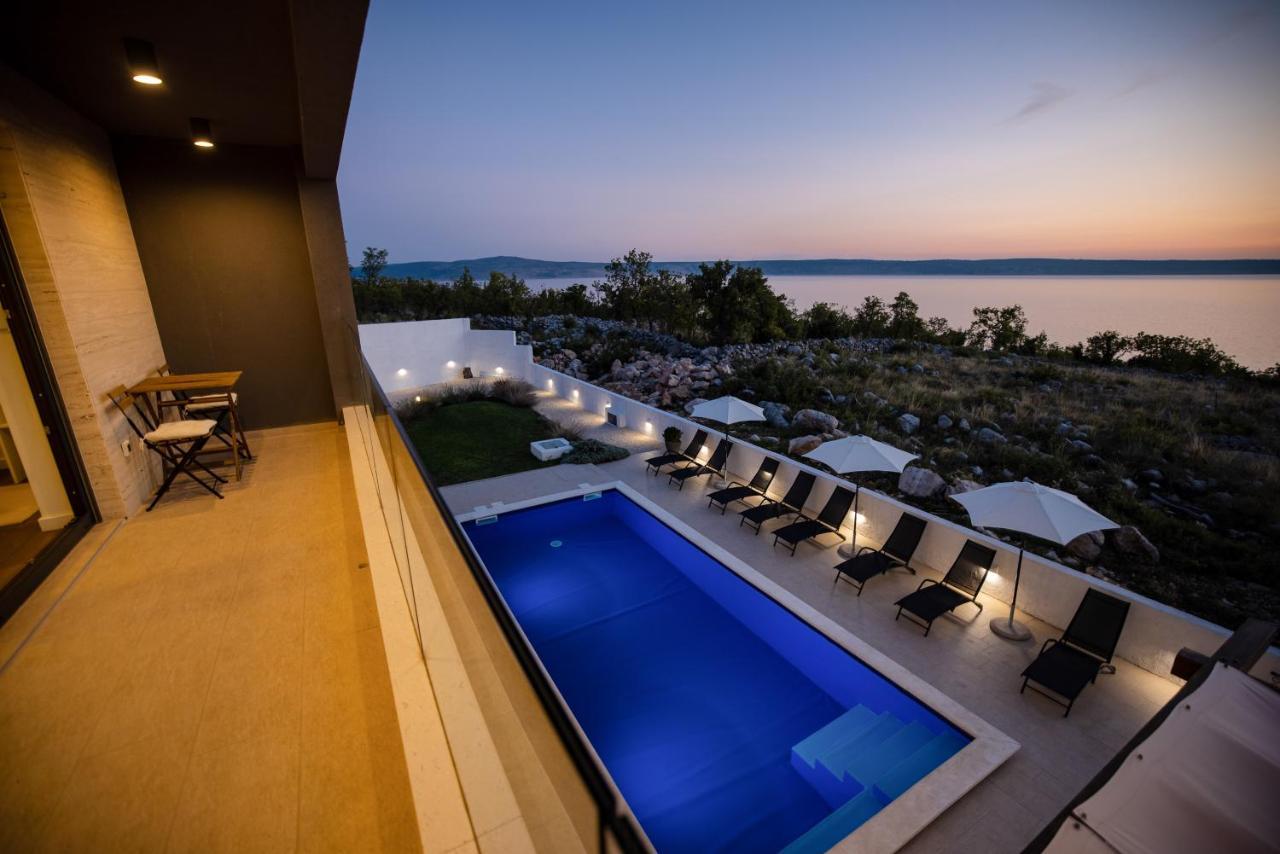 Royal Promons - Heated Pool Villa สตารีกราด-ปาเคลนีซา ภายนอก รูปภาพ