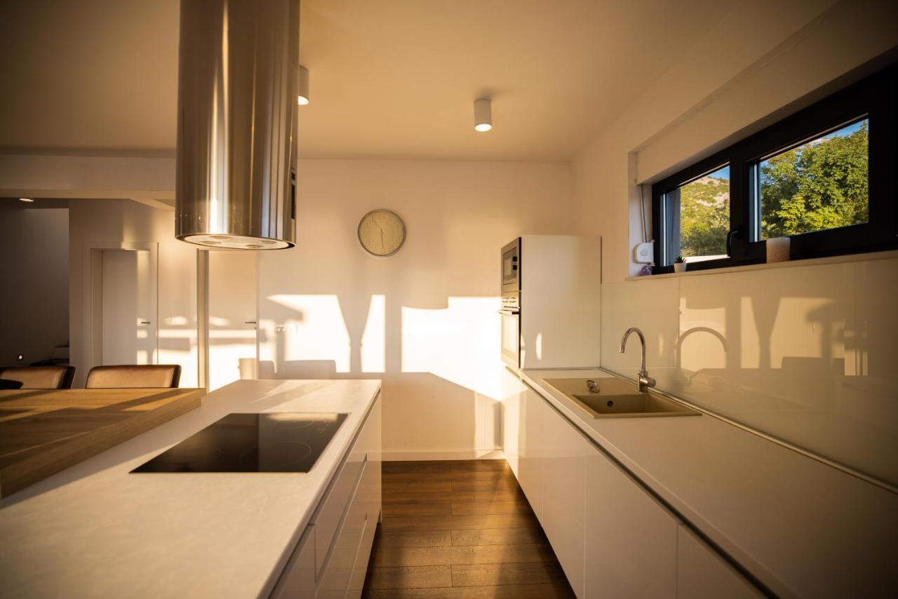 Royal Promons - Heated Pool Villa สตารีกราด-ปาเคลนีซา ภายนอก รูปภาพ