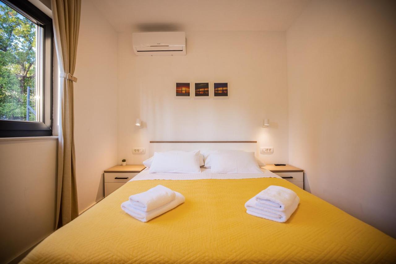 Royal Promons - Heated Pool Villa สตารีกราด-ปาเคลนีซา ภายนอก รูปภาพ