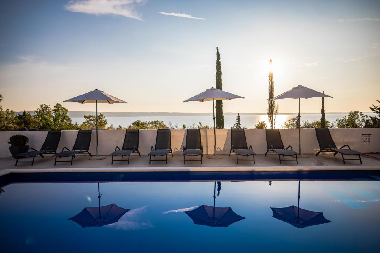 Royal Promons - Heated Pool Villa สตารีกราด-ปาเคลนีซา ภายนอก รูปภาพ