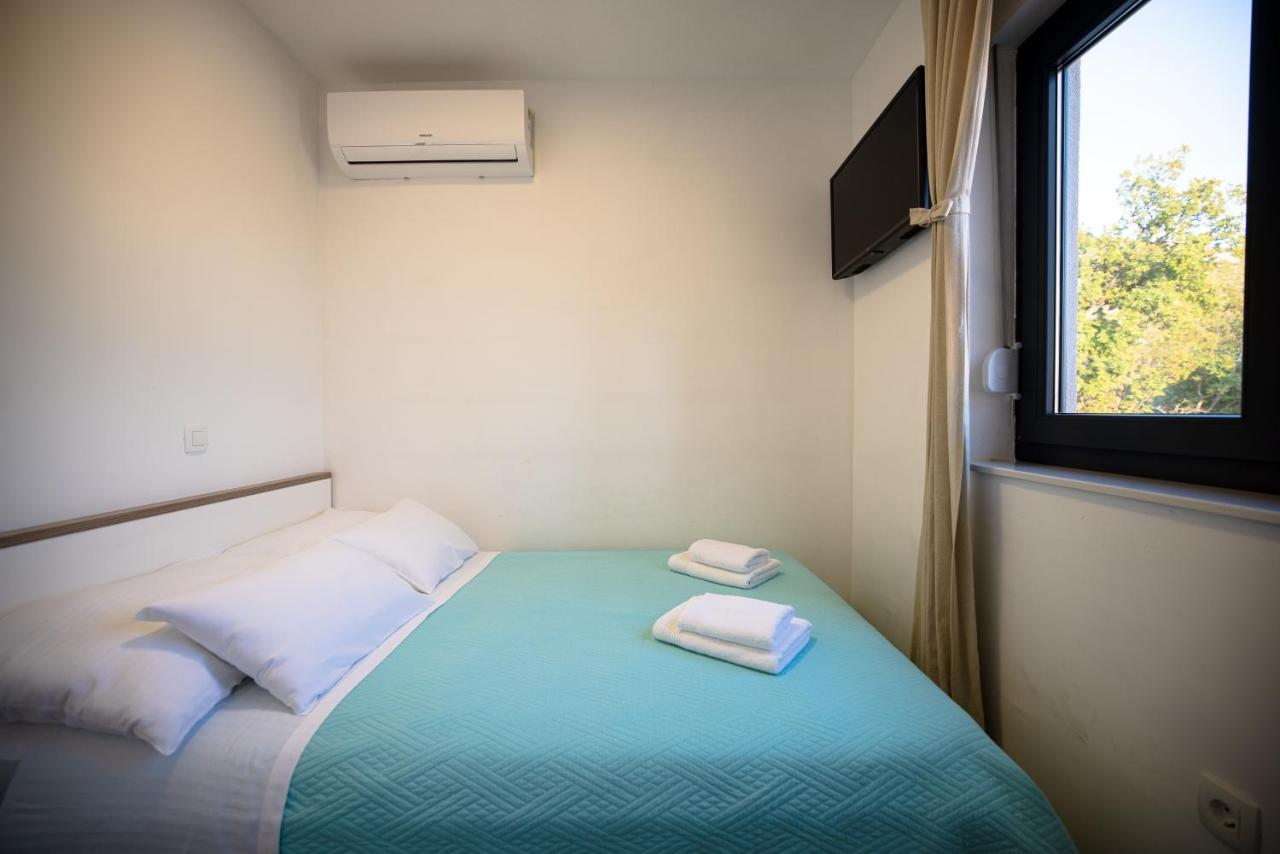 Royal Promons - Heated Pool Villa สตารีกราด-ปาเคลนีซา ภายนอก รูปภาพ