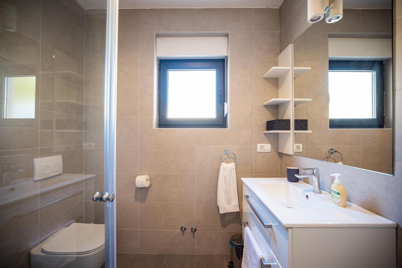 Royal Promons - Heated Pool Villa สตารีกราด-ปาเคลนีซา ภายนอก รูปภาพ