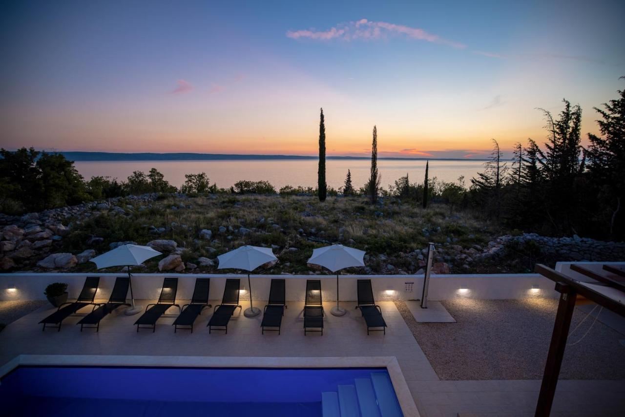 Royal Promons - Heated Pool Villa สตารีกราด-ปาเคลนีซา ภายนอก รูปภาพ