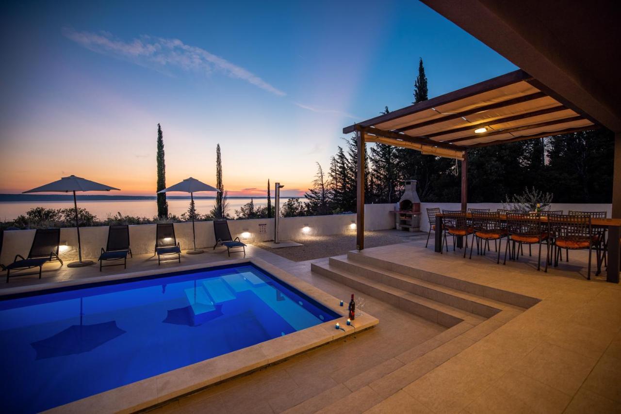 Royal Promons - Heated Pool Villa สตารีกราด-ปาเคลนีซา ภายนอก รูปภาพ