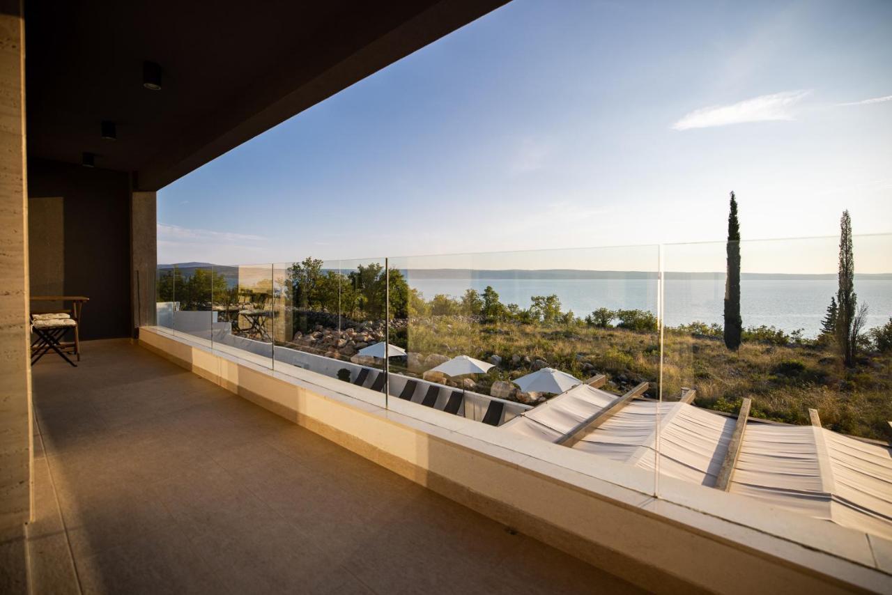 Royal Promons - Heated Pool Villa สตารีกราด-ปาเคลนีซา ภายนอก รูปภาพ