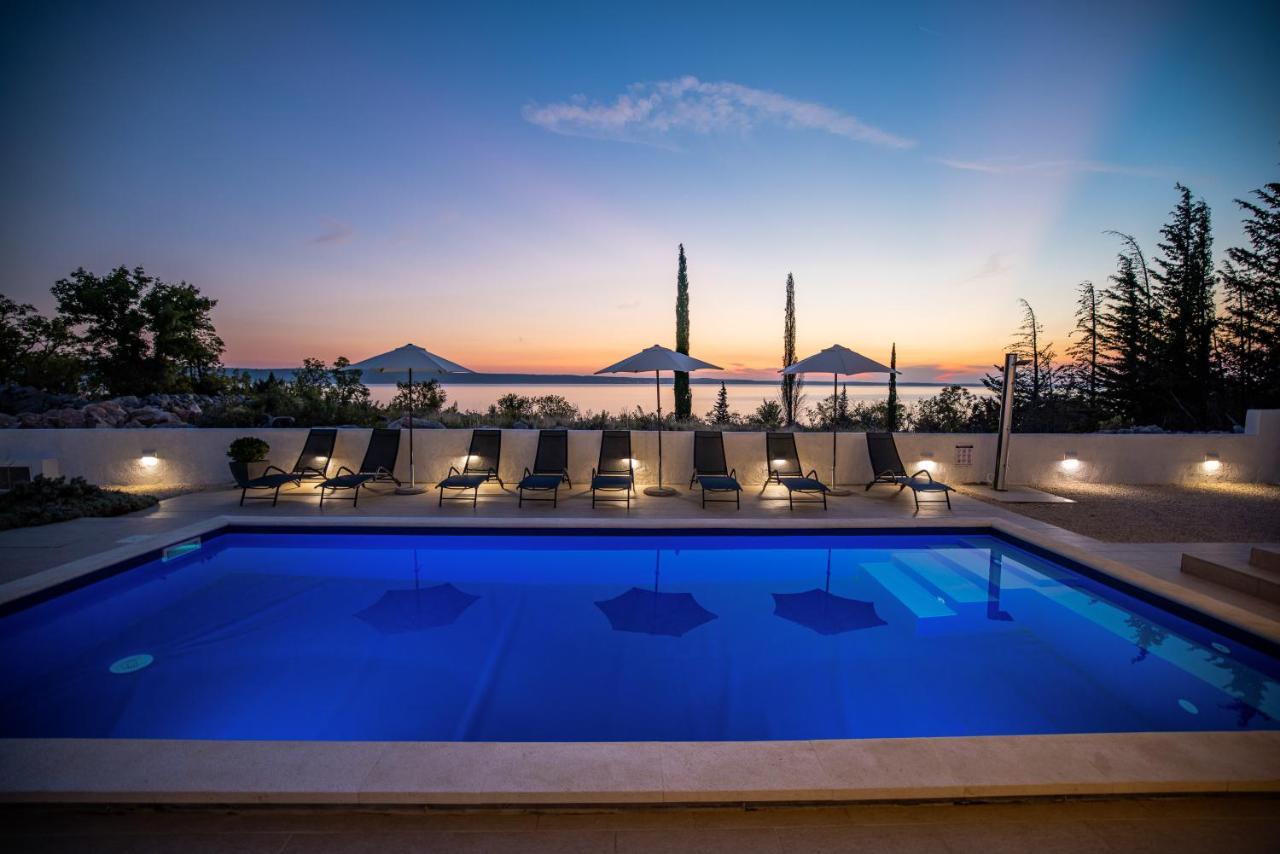 Royal Promons - Heated Pool Villa สตารีกราด-ปาเคลนีซา ภายนอก รูปภาพ